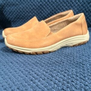 Skechers Tan,Memory Foam, Air Cooled & Relaxed Fit Women’s Loafers